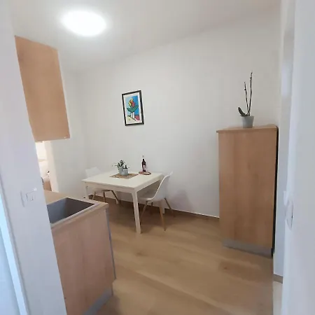 Fragola 3 Apartment *